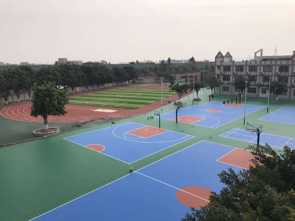 學校硅pu場地完工